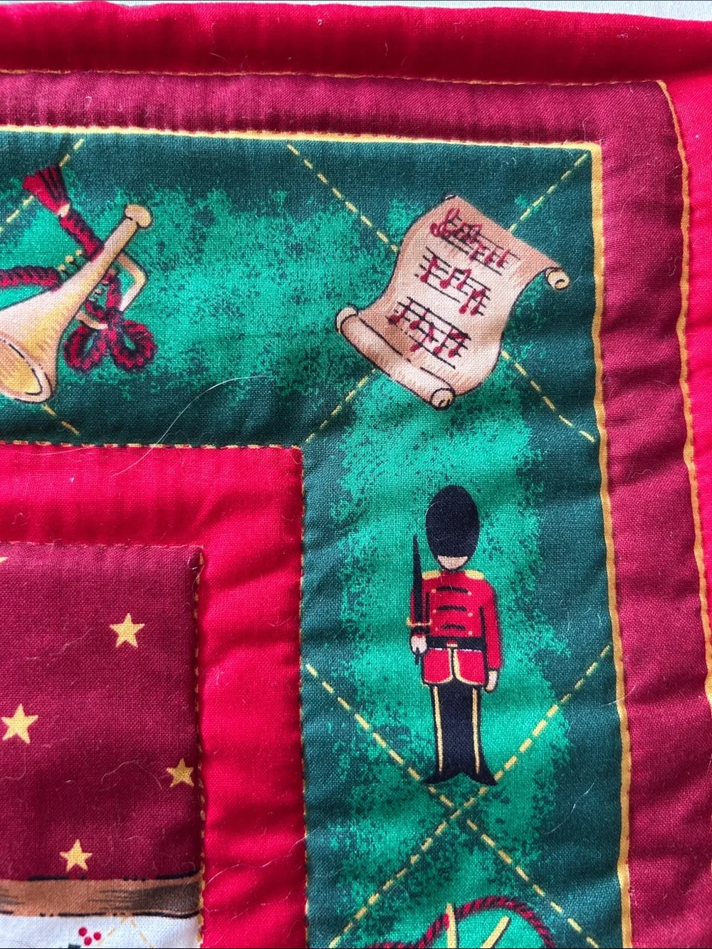 Holiday Teddy Bear Wall Hanging Quilt - Red & Green